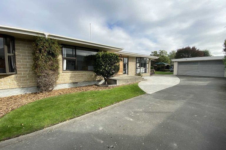 Photo of property in 15 Oldwood Street, Bishopdale, Christchurch, 8053