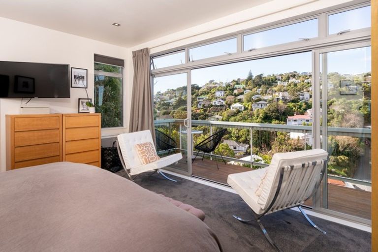 Photo of property in 28 Tiketike Way, Brooklyn, Wellington, 6021