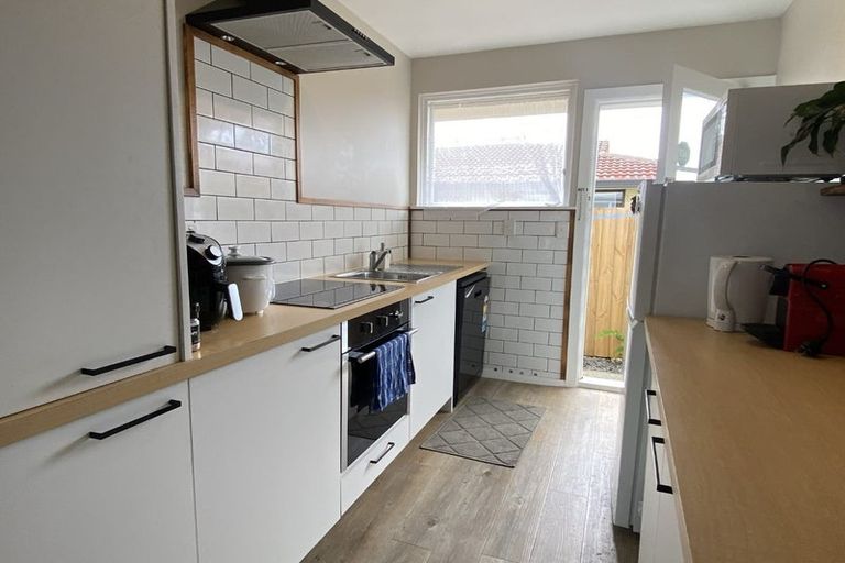 Photo of property in 2/12 North Avon Road, Richmond, Christchurch, 8013