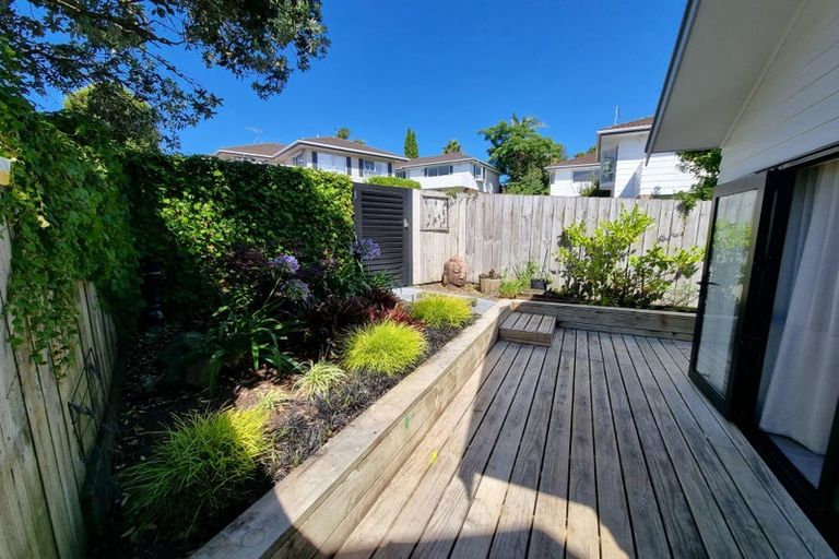 Photo of property in 2/7 Delisle Place, Windsor Park, Auckland, 0632