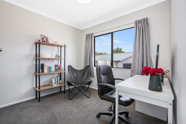 Photo of property in 15 Staysail Place, Whitby, Porirua, 5024