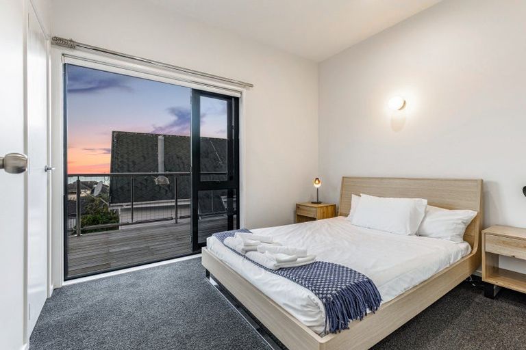 Photo of property in 35 Masterton Road, Rothesay Bay, Auckland, 0630