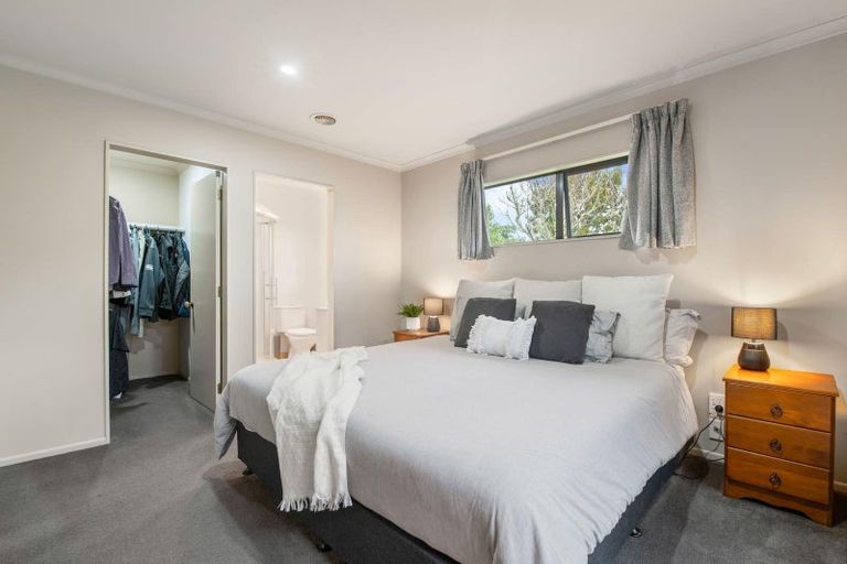 Photo of property in 6 Caulfield Place, Pukehangi, Rotorua, 3015