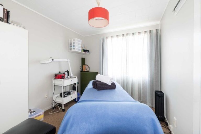 Photo of property in 36 Butterworth Drive, Glendene, Auckland, 0602