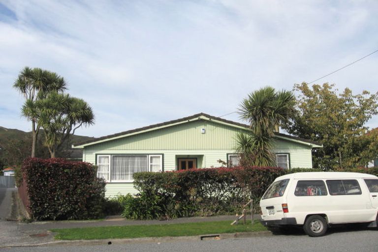 Photo of property in 32 Hall Crescent, Epuni, Lower Hutt, 5011