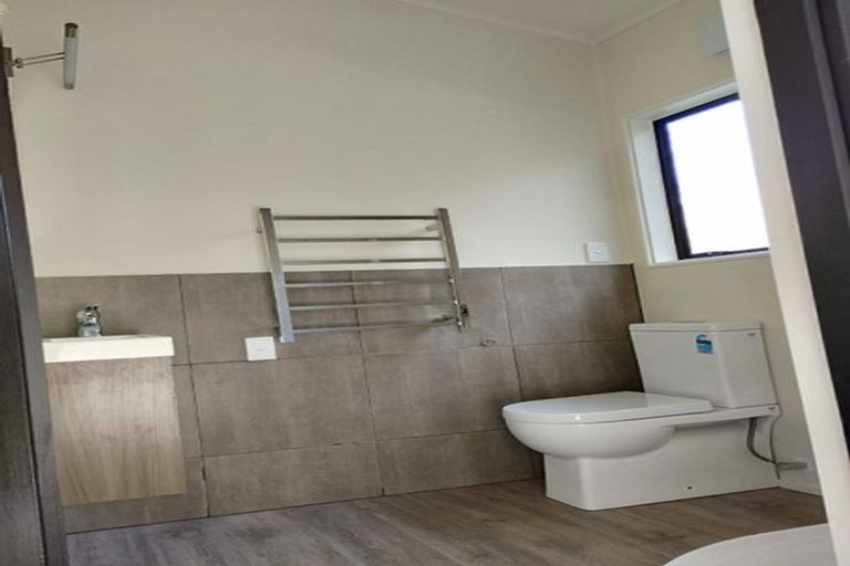 Photo of property in 19 Carluke Street, Paparangi, Wellington, 6037