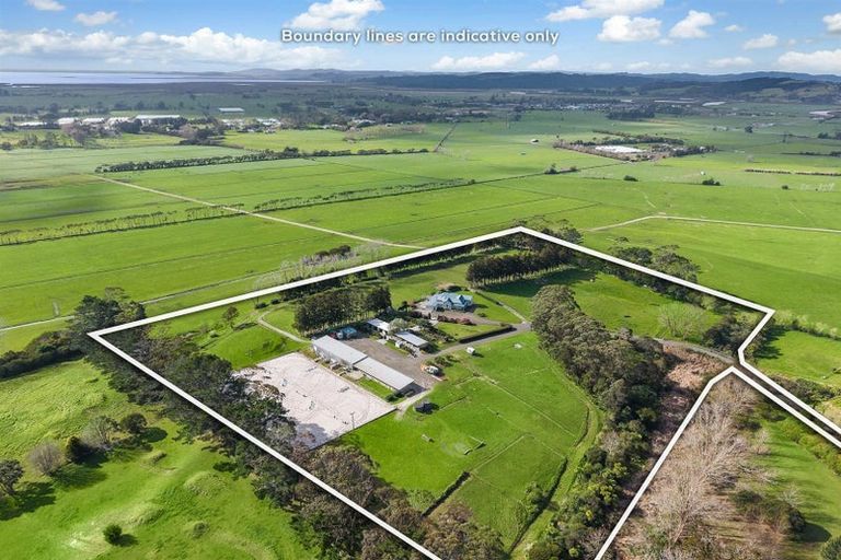 Photo of property in 124 Rimmer Road, Helensville, 0875