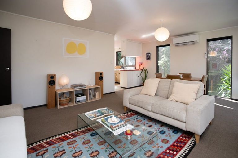 Photo of property in 6b Spencer Place, Merrilands, New Plymouth, 4312