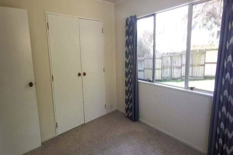 Photo of property in 21 Raelene Place, Massey, Auckland, 0614