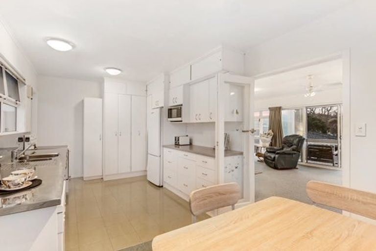 Photo of property in 220 Centreway Road, Orewa, 0931