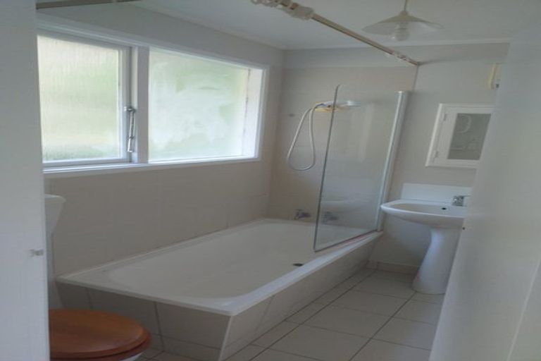 Photo of property in 38-40 Richmond Avenue, Karori, Wellington, 6012