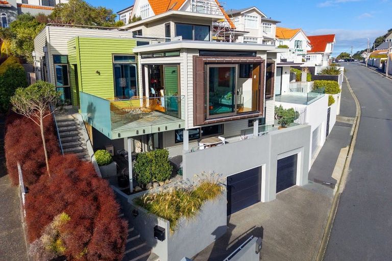 Photo of property in 51 The Crescent, Roseneath, Wellington, 6011