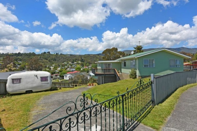 Photo of property in 62 Aniseed Grove, Timberlea, Upper Hutt, 5018