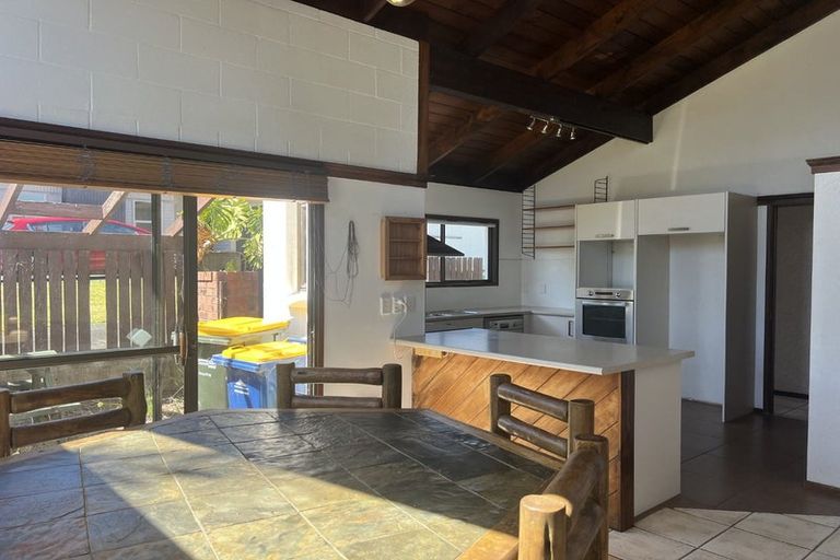 Photo of property in 96 Becroft Drive, Forrest Hill, Auckland, 0620