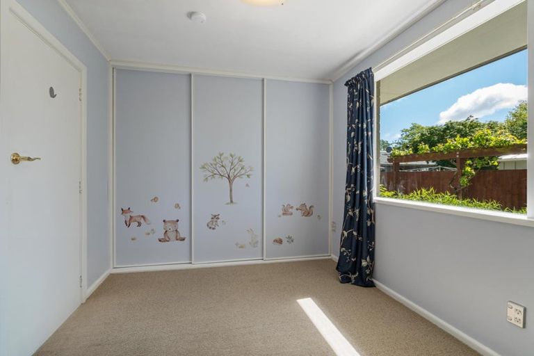 Photo of property in 12 Saunders Place, Redwood, Christchurch, 8051