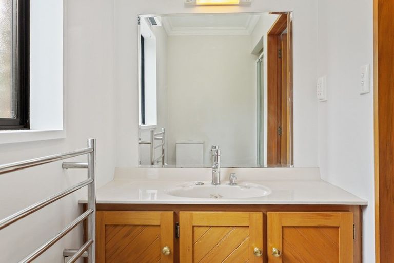 Photo of property in 11a Thurlestone Place, Burnside, Christchurch, 8053