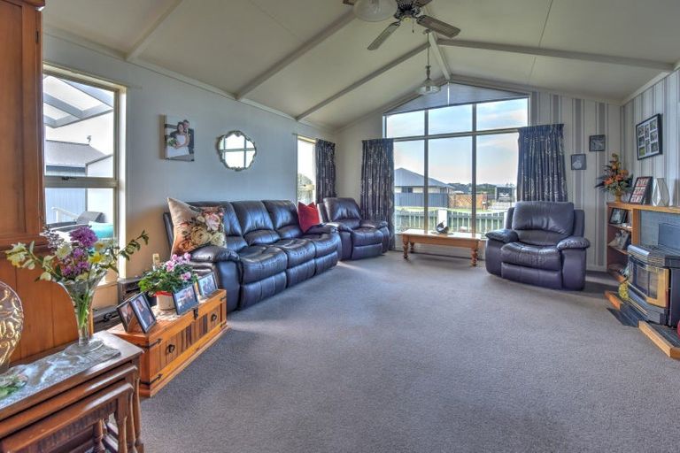 Photo of property in 22 Manse Street, Edendale, 9825