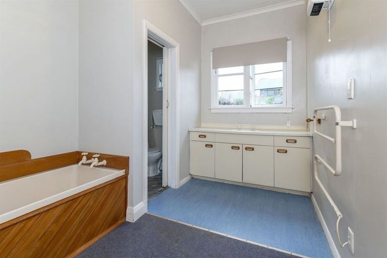 Photo of property in 116 Bartholomew Road, Levin, 5510