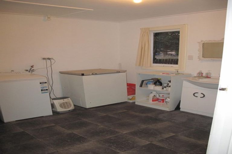 Photo of property in 15 Timaru Road, Waimate, 7924