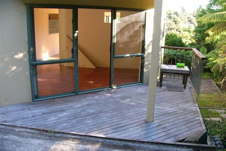 Photo of property in 17 Barker Rise, Northcross, Auckland, 0632