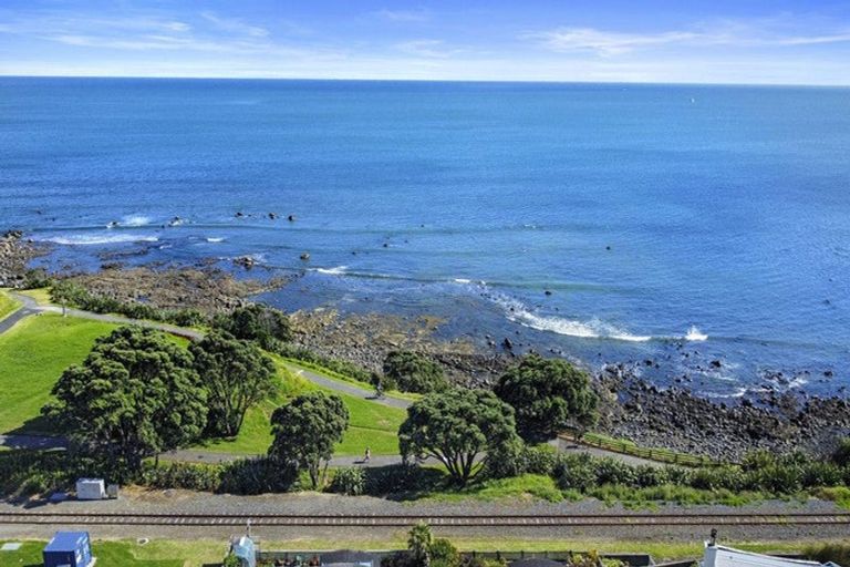 Photo of property in 7 Belt Road, Moturoa, New Plymouth, 4310