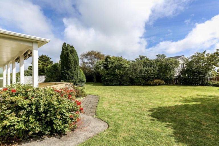 Photo of property in 54 Wairau Road, Oakura, 4314