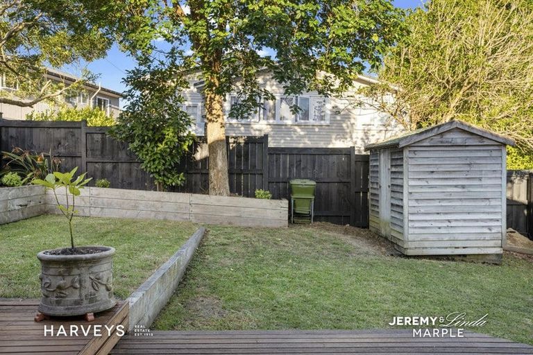 Photo of property in 1/112a View Road, Sunnyvale, Auckland, 0612