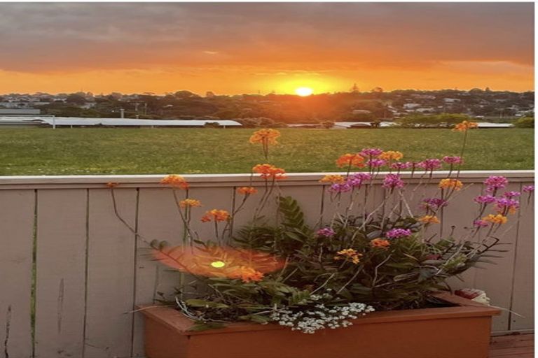 Photo of property in 1/46 Blakeborough Drive, Forrest Hill, Auckland, 0620