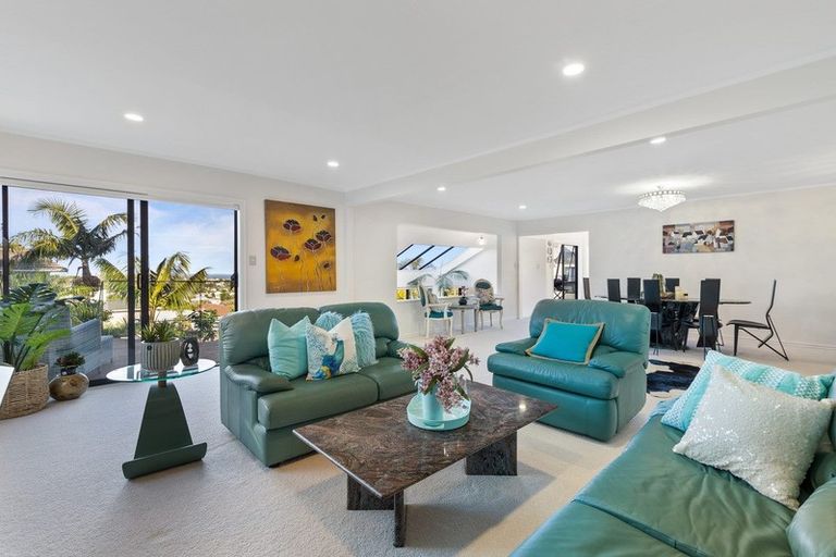 Photo of property in 4 Calypso Place, Rothesay Bay, Auckland, 0630