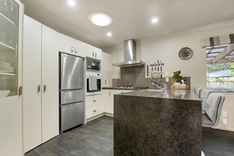 Photo of property in 6 Caulfield Place, Pukehangi, Rotorua, 3015