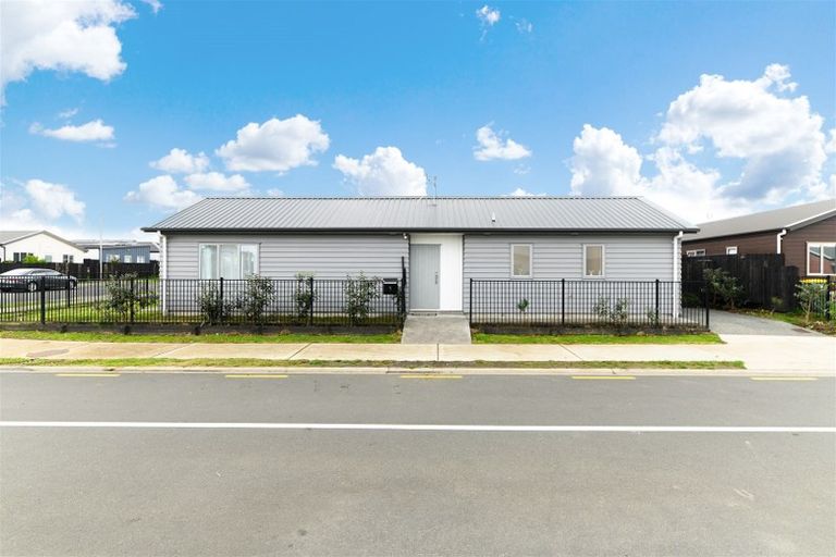 Photo of property in 1 Honour Road, Papakura, 2110