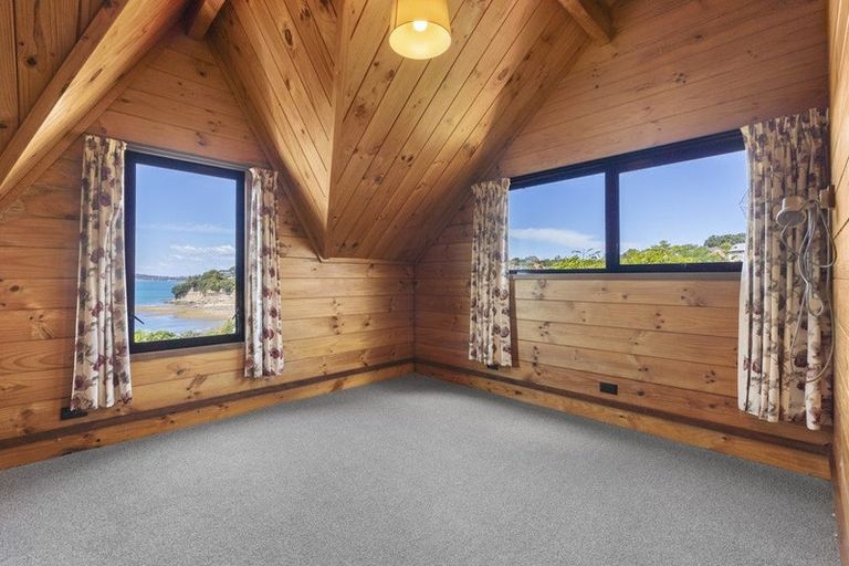 Photo of property in 22 Durness Place, Red Beach, 0932