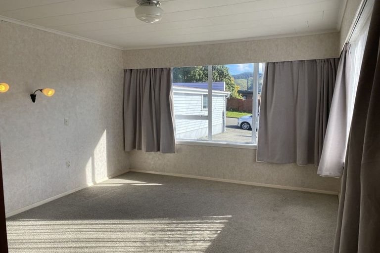 Photo of property in 8 Carleton Terrace, Tawa, Wellington, 5028