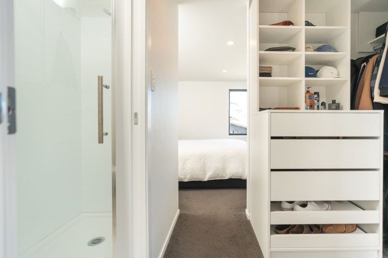 Photo of property in 2/50 Mandalay Terrace, Khandallah, Wellington, 6035