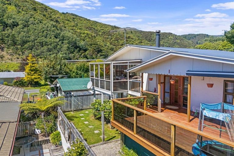 Photo of property in 73 Devon Street, Picton, 7220