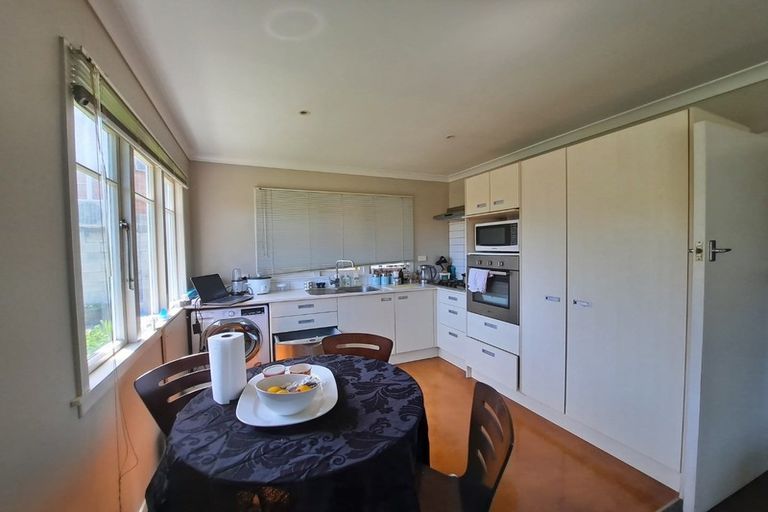 Photo of property in 5b Pendarves Street, New Plymouth, 4310