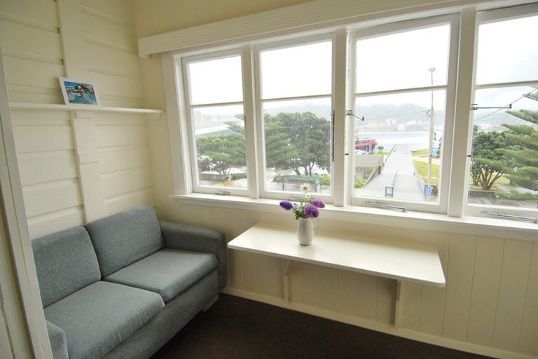 Photo of property in 158 Oriental Parade, Oriental Bay, Wellington, 6011