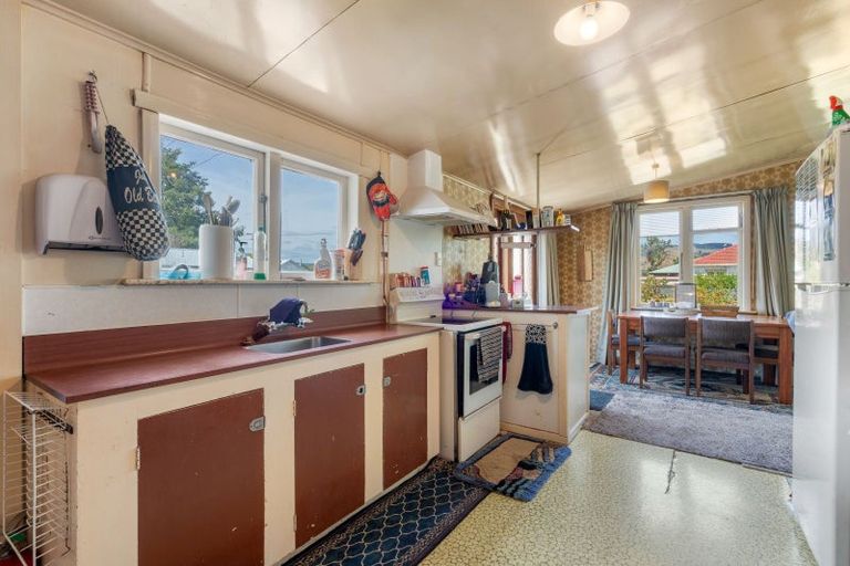 Photo of property in 16 Moore Street, Milton, 9220