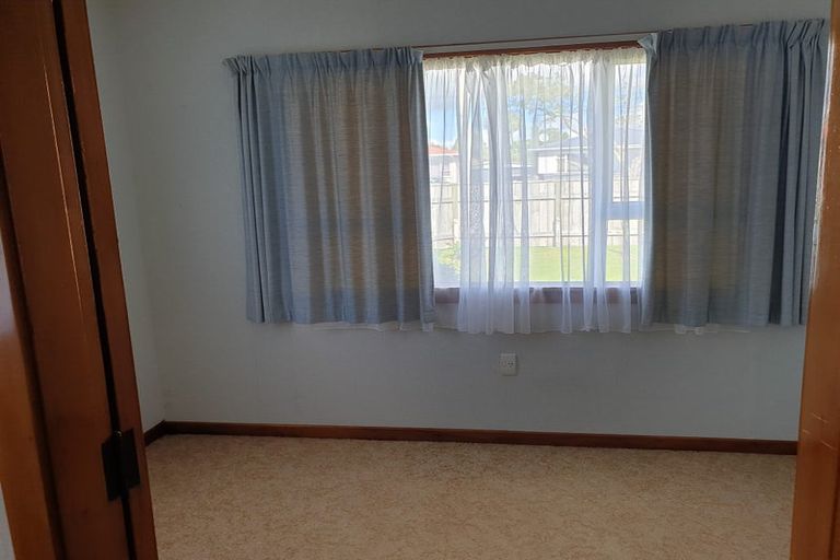 Photo of property in 15 Turakina Street, Merrilands, New Plymouth, 4312