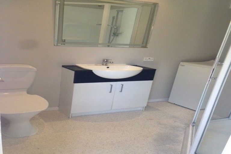 Photo of property in 25 Glenfern Road, Mellons Bay, Auckland, 2014