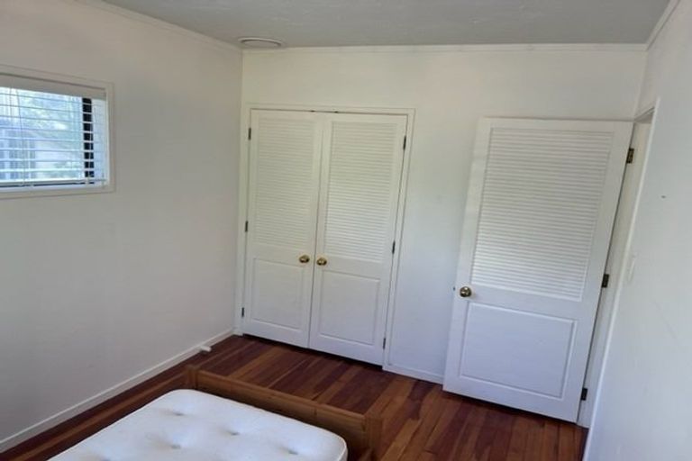 Photo of property in 1/28 Sandown Road, Rothesay Bay, Auckland, 0630