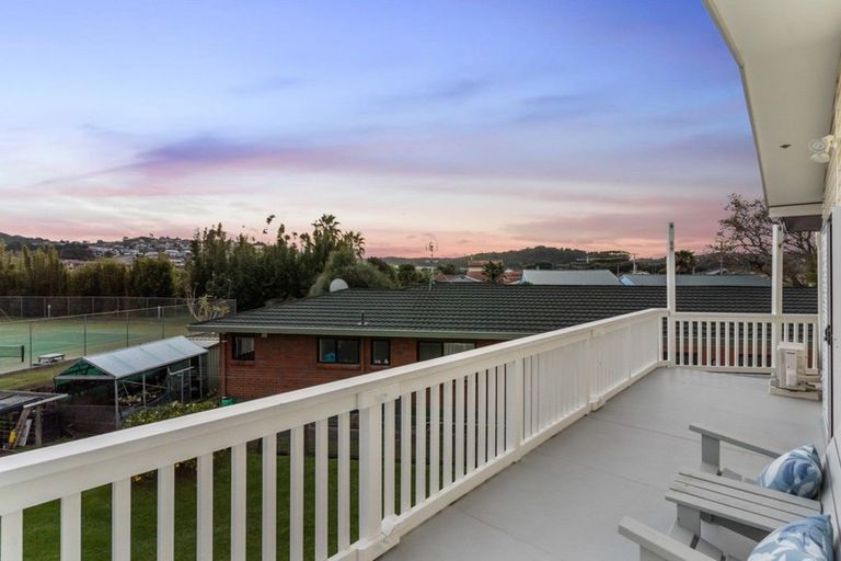 Photo of property in 220 Centreway Road, Orewa, 0931