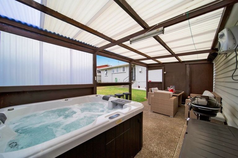 Photo of property in 19 Grenville Street, Marfell, New Plymouth, 4310