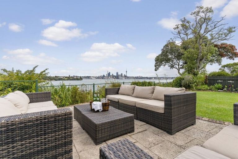 Photo of property in 1 Norwood Road, Bayswater, Auckland, 0622