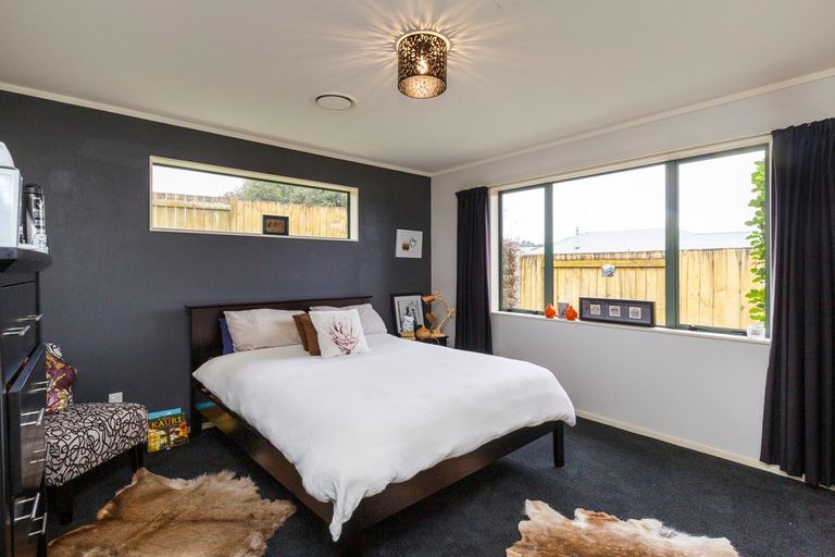 Photo of property in 3 Logan Way, Kelvin Grove, Palmerston North, 4414