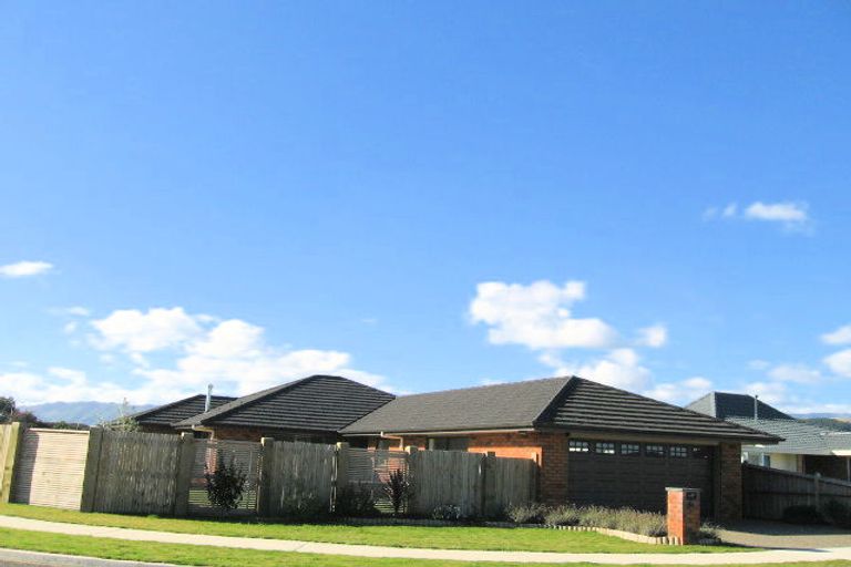 Photo of property in 20 Gandalf Crescent, Paraparaumu, 5032