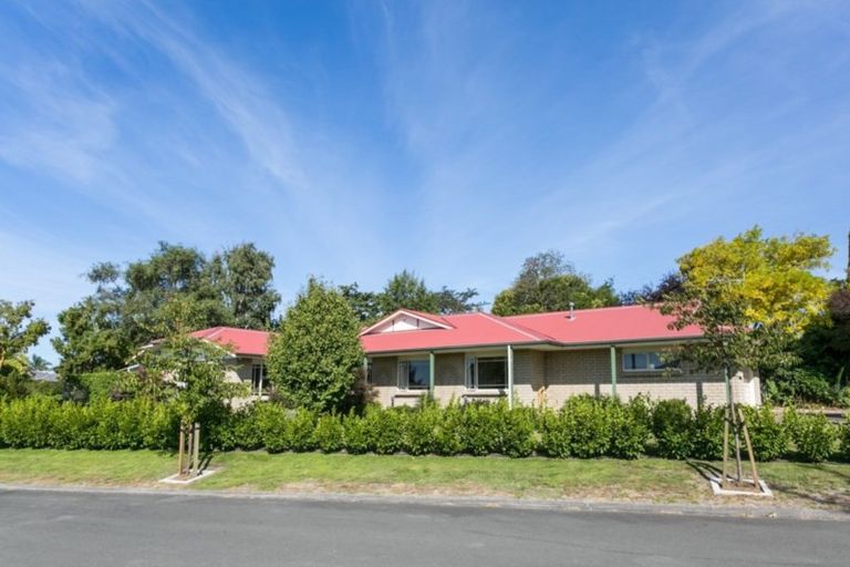 Photo of property in 17 Woodlands Drive, Havelock North, 4130