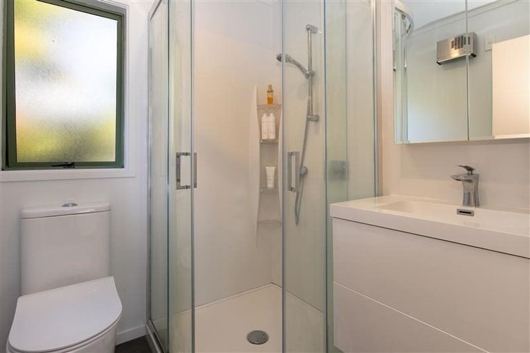 Photo of property in 2/53 Hellyers Street, Birkdale, Auckland, 0626