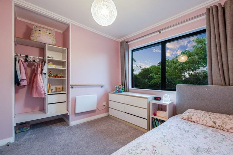 Photo of property in 17 Gallony Avenue, Massey, Auckland, 0614