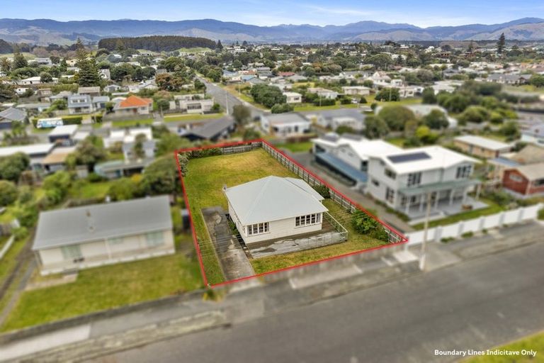 Photo of property in 38 Marine Parade, Otaki Beach, Otaki, 5512